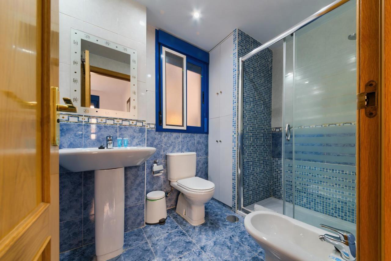 Holidays2Malaga Ayala 450 Mts From Beach & Terrace Exterior photo