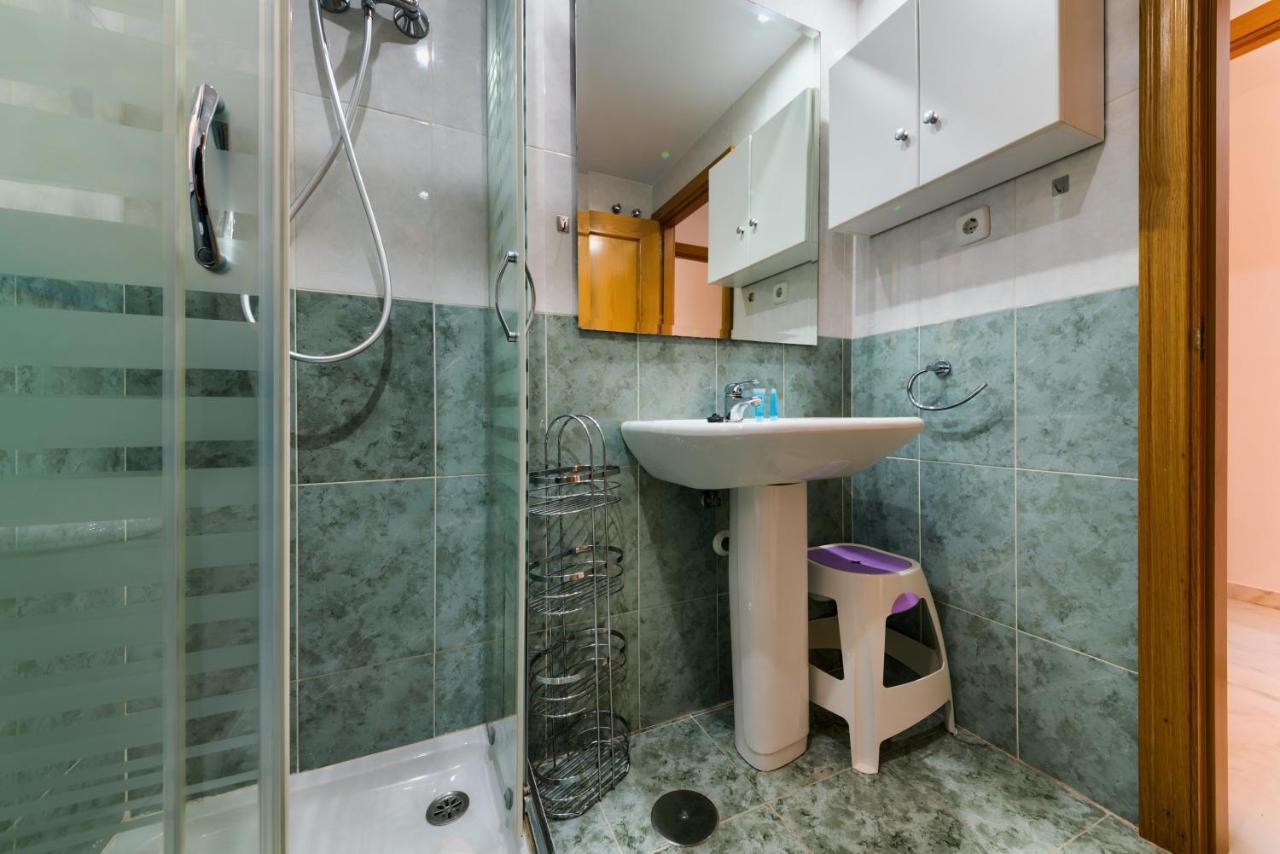 Holidays2Malaga Ayala 450 Mts From Beach & Terrace Exterior photo